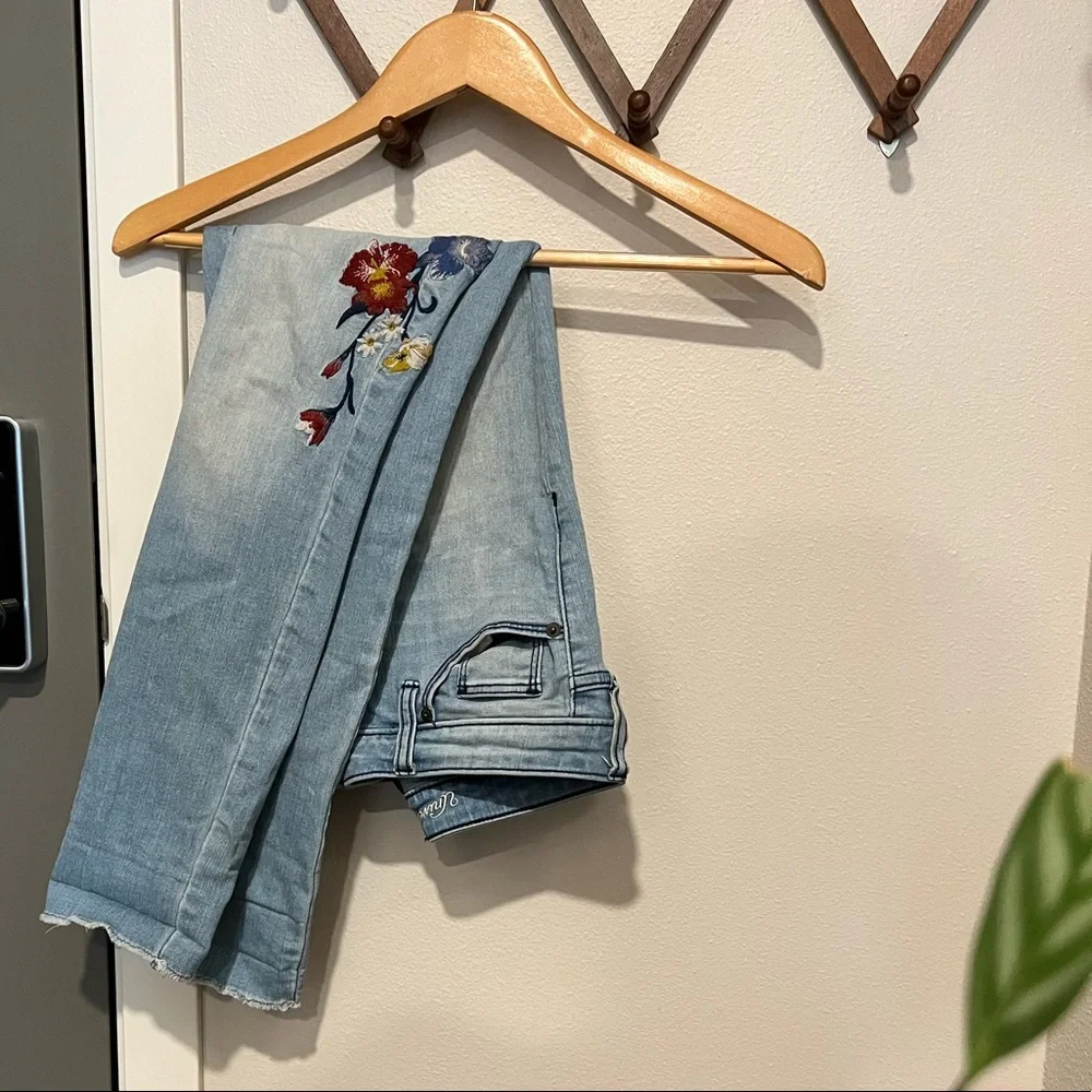 Boho Universal Thread Jeans - Picture 2 of 11